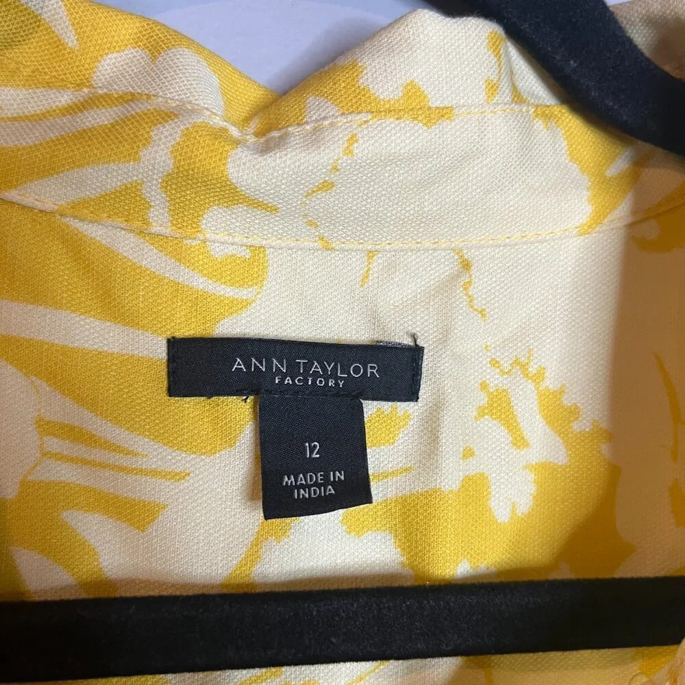 Ann Taylor yellow patterned collared button down … - image 3